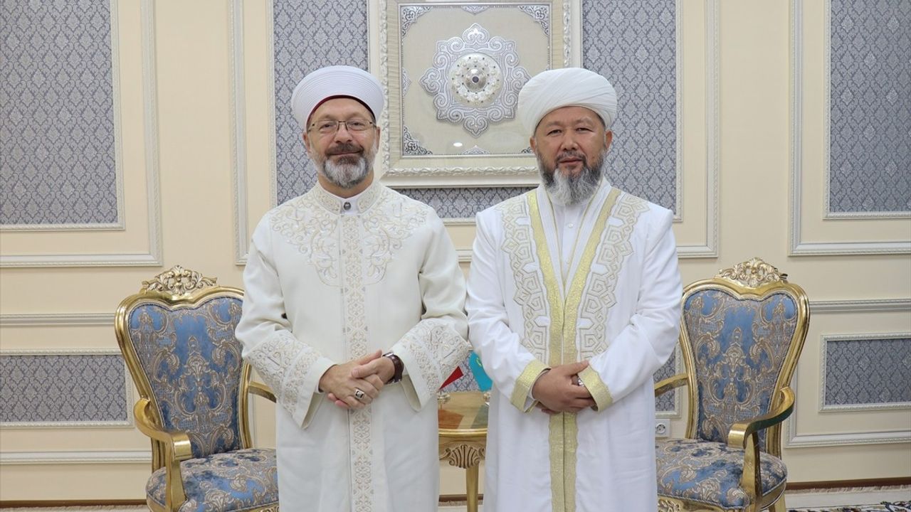 Diyanet İşleri Başkanı Erbaş, Kazakistan Müslümanları Dini İdaresi'ni Ziyaret Etti