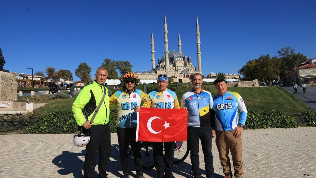 Edirne'de 15. Cumhuriyet Kupası Bisiklet Yarışı Heyecanı