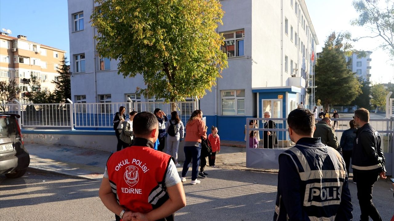 Edirne'de Okul Polisi Uygulaması Güvenliği Artırıyor