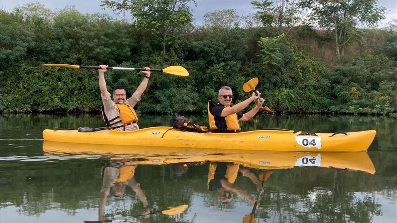 Edirne Valisi Sezer, Canoe Etkinliğinde Kürek Çekti