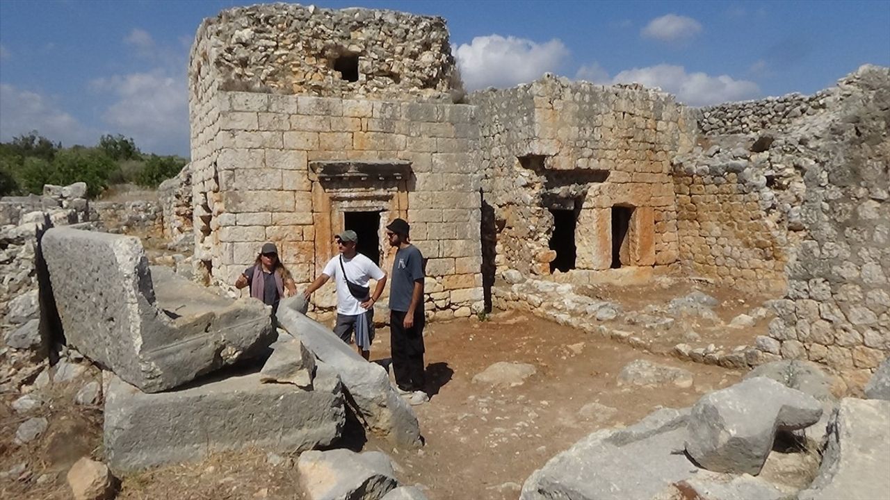 Elaiussa Sebaste Antik Kenti'nde Nekropol Çalışmaları Devam Ediyor