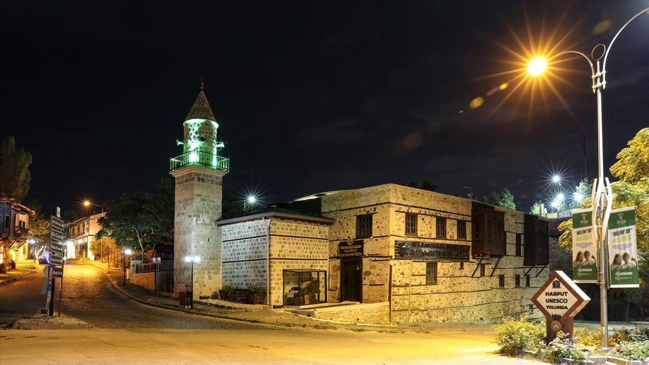 Elazığ'ın Harput Mahallesi Gece Güzellikleri