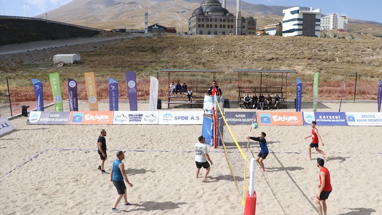 Erciyes'te Plaj Voleybolu Turnuvası Coşkusu