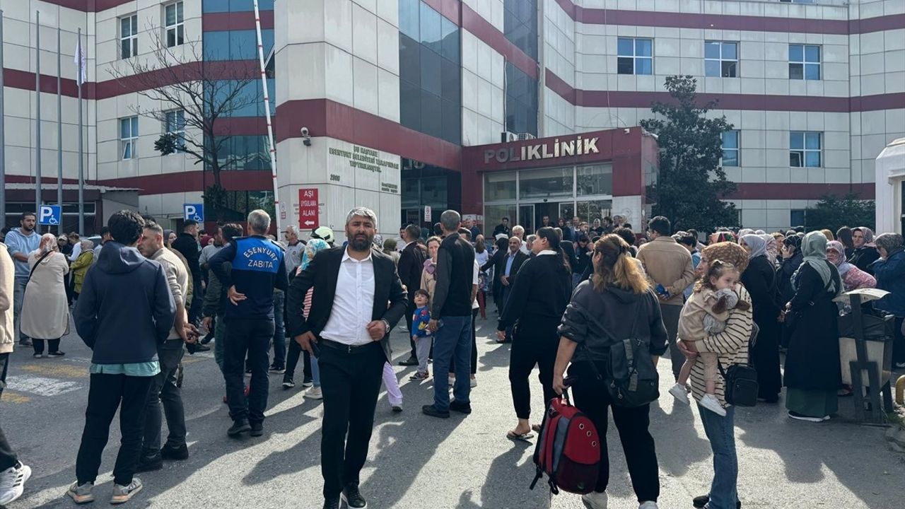 Esenyurt'taki Hastane Yangını Kontrol Altına Alındı