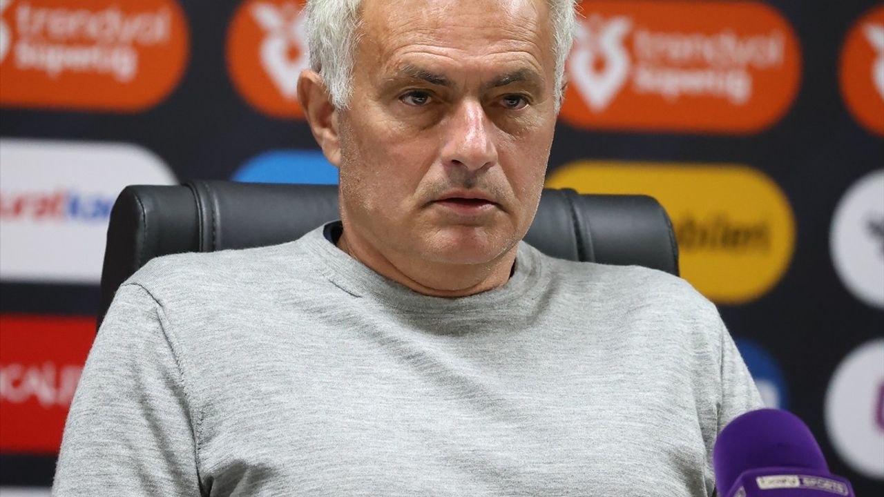 Fenerbahçe Teknik Direktörü Mourinho: "Saha İçindeki Eksiklik Maçı Etkiledi"