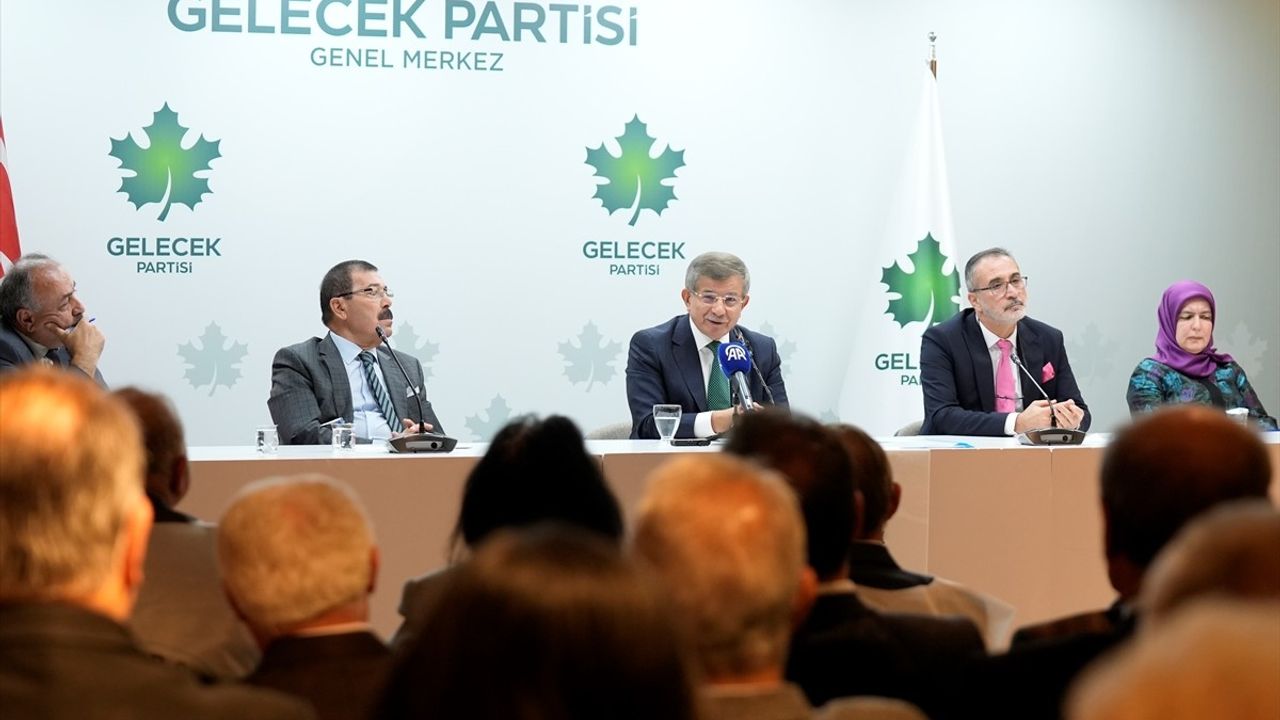 Gelecek Partisi Başkanı Davutoğlu, Emeklilerin Taleplerini Dile Getirdi