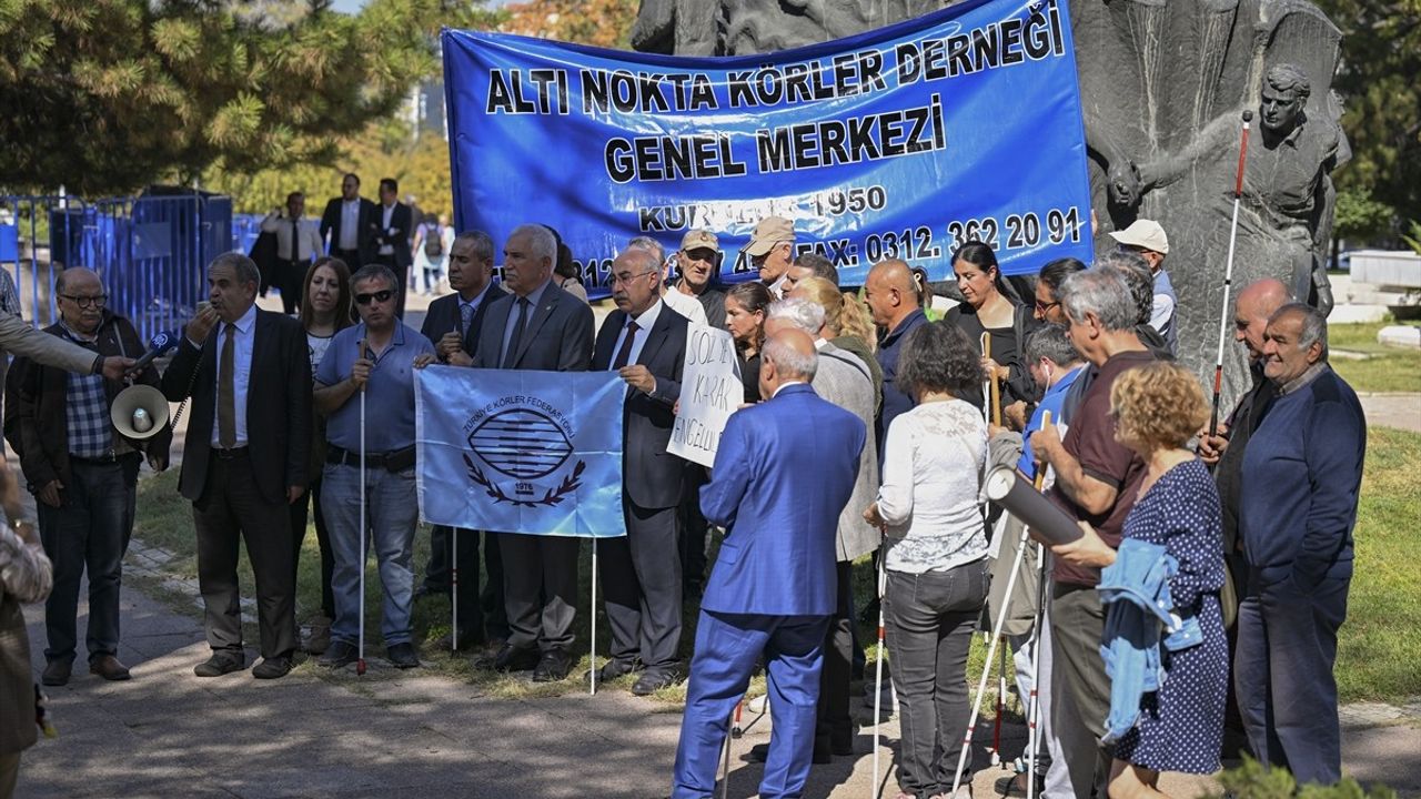 Görme Engelliler Sorunlarını TBMM Önünde Duyurdu