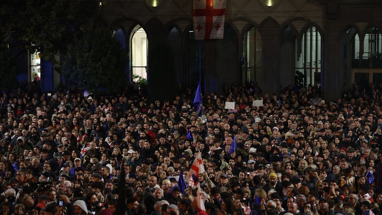 Gürcistan'da Seçim Sonuçlarına Protesto Gösterisi