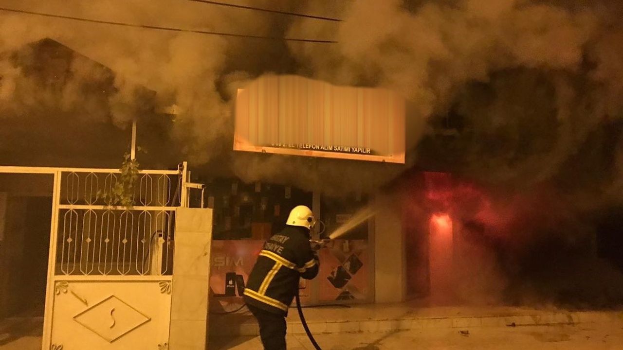 Hatay'da Kundaklama Olayı Güvenlik Kamerasında Kaydedildi