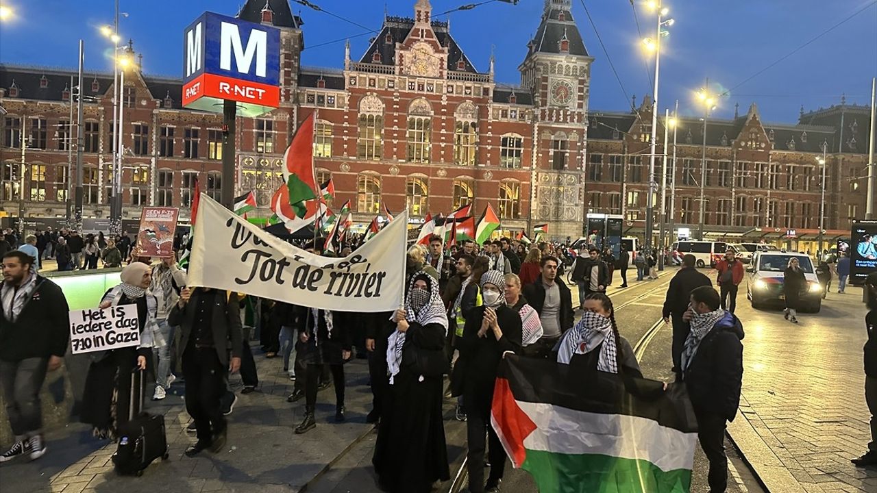 Hollanda'da Gazze İçin Protesto Eylemleri