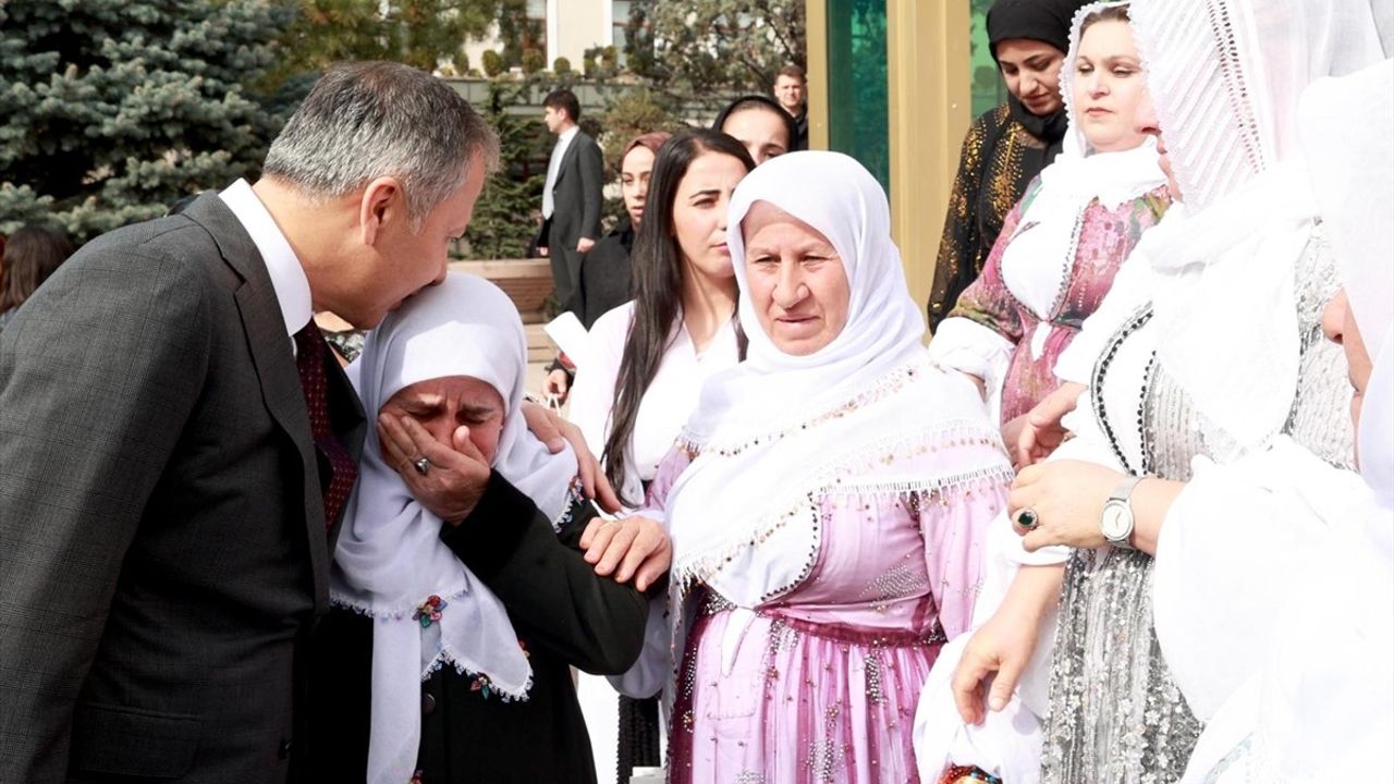 İçişleri Bakanı Yerlikaya, Şırnak'tan Gelen Şehit ve Gazi Aileleriyle Buluştu