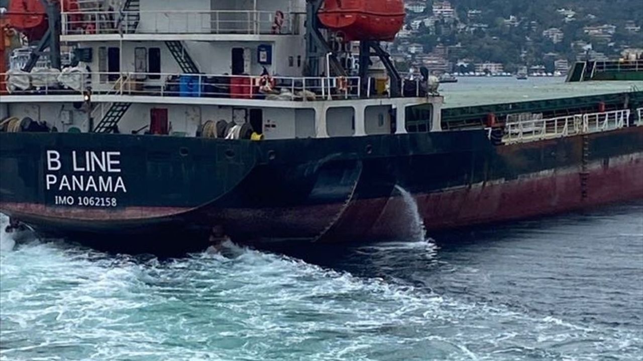 İstanbul Boğazı'nda Kuru Yük Gemisi Arızası Nedeniyle Gemi Trafiği Askıya Alındı