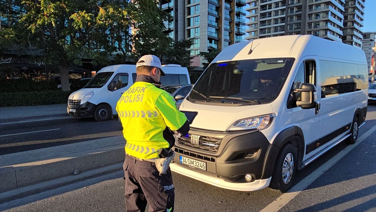 İstanbul'da Çakar-Siren ve Emniyet Şeridi İhlali Denetimi