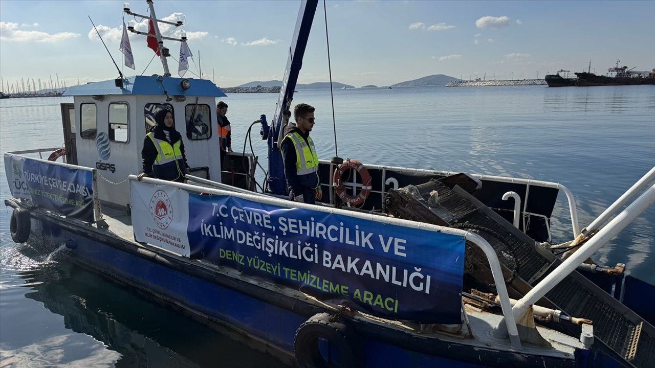 İstanbul'da Deniz Yüzeyi Temizleme Faaliyeti