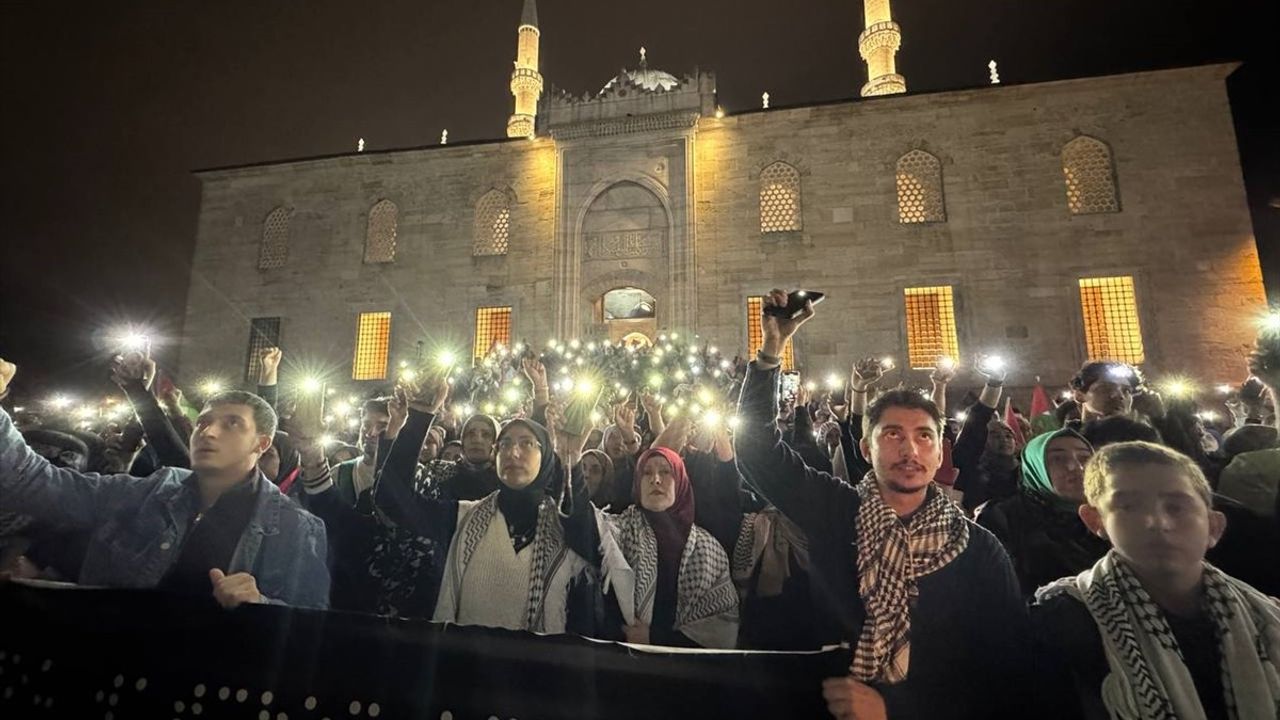 İstanbul'da Gazze'ye Yönelik Saldırılara Protesto Gösterisi