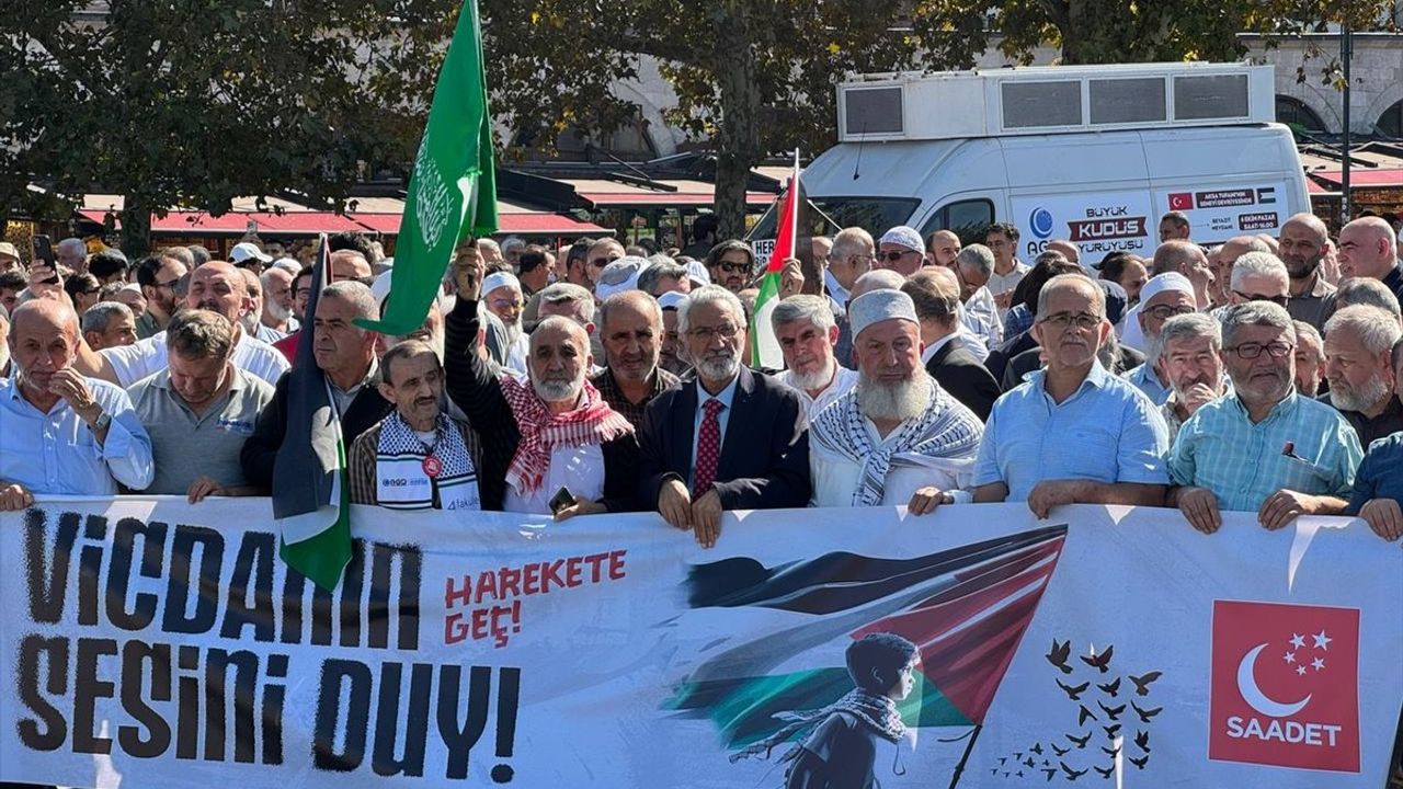 İstanbul'da İsrail Saldırılarına Protesto