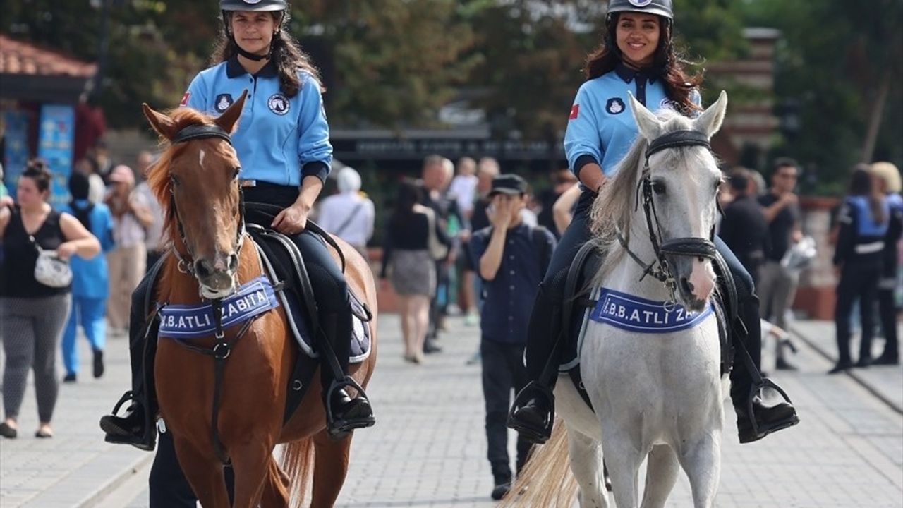 İstanbul'da Motosikletli ve Atlı Kadın Zabıtalar Görevde