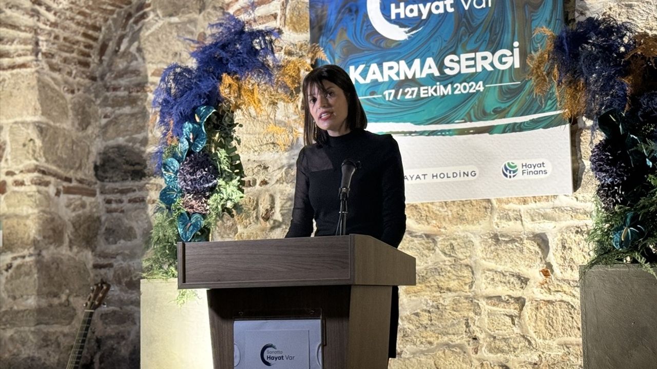 İstanbul'da 'Sanatta Hayat Var' Sergisi Açıldı