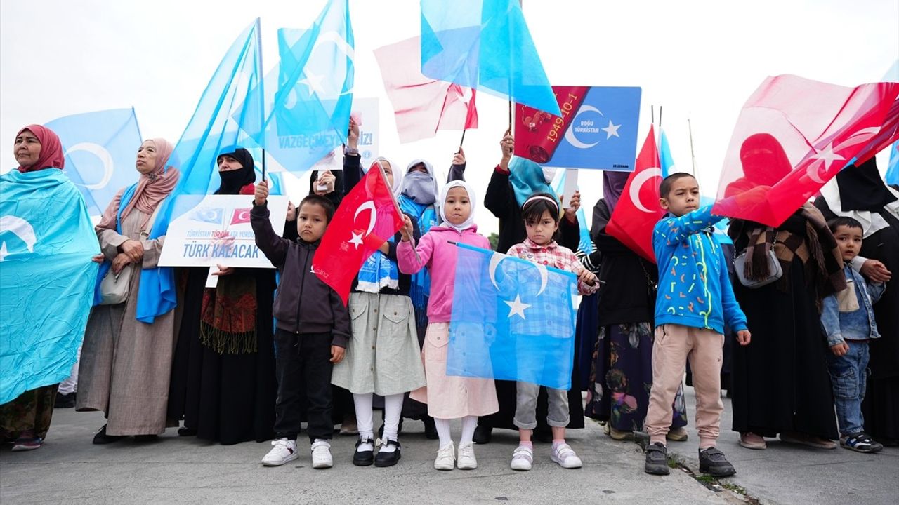 İstanbul'da Sincan Uygur Özerk Bölgesi Protestosu