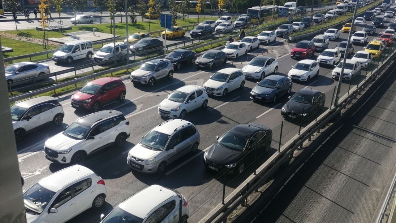 İstanbul'da Trafik Yoğunluğu Yüzde 71 Olarak Belirlendi