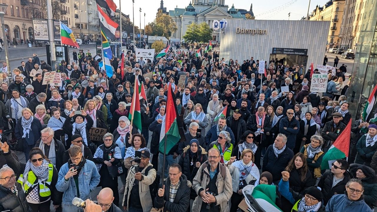 İsveç'te İsrail'in Saldırılarına Karşı Protesto