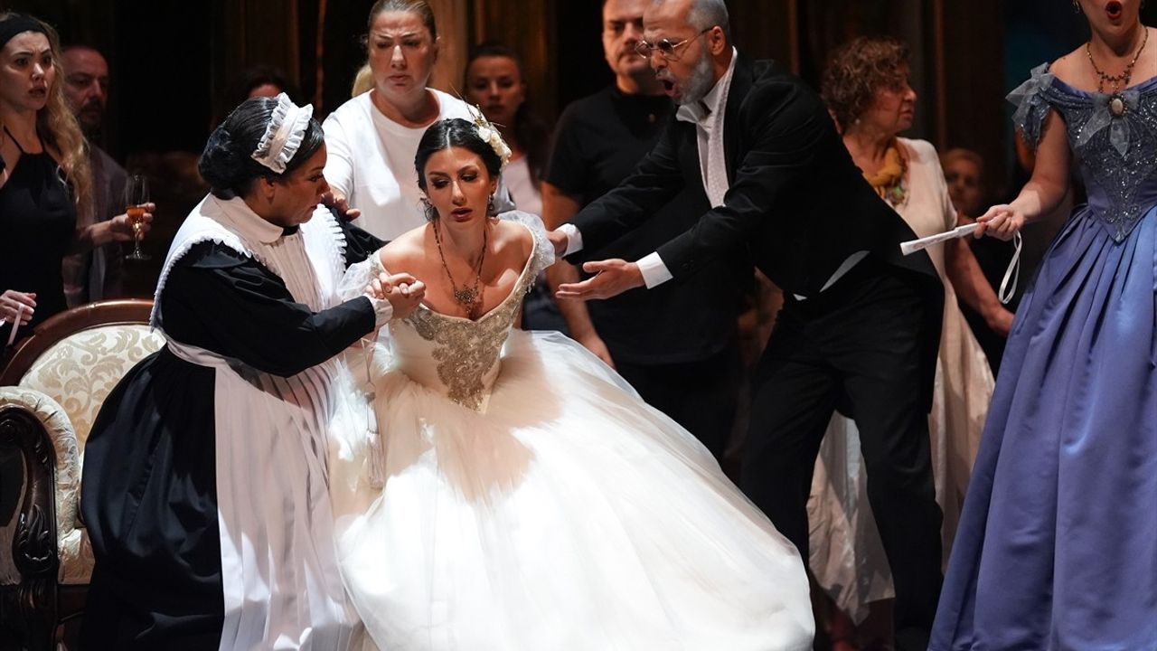 İzmir Devlet Opera ve Balesi Yeni Sezonunu La Traviata ile Başlatıyor