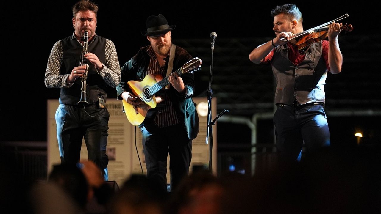 İzmir Kültür Yolu Festivali Kapsamında Balkan Müzik Festivali Başladı