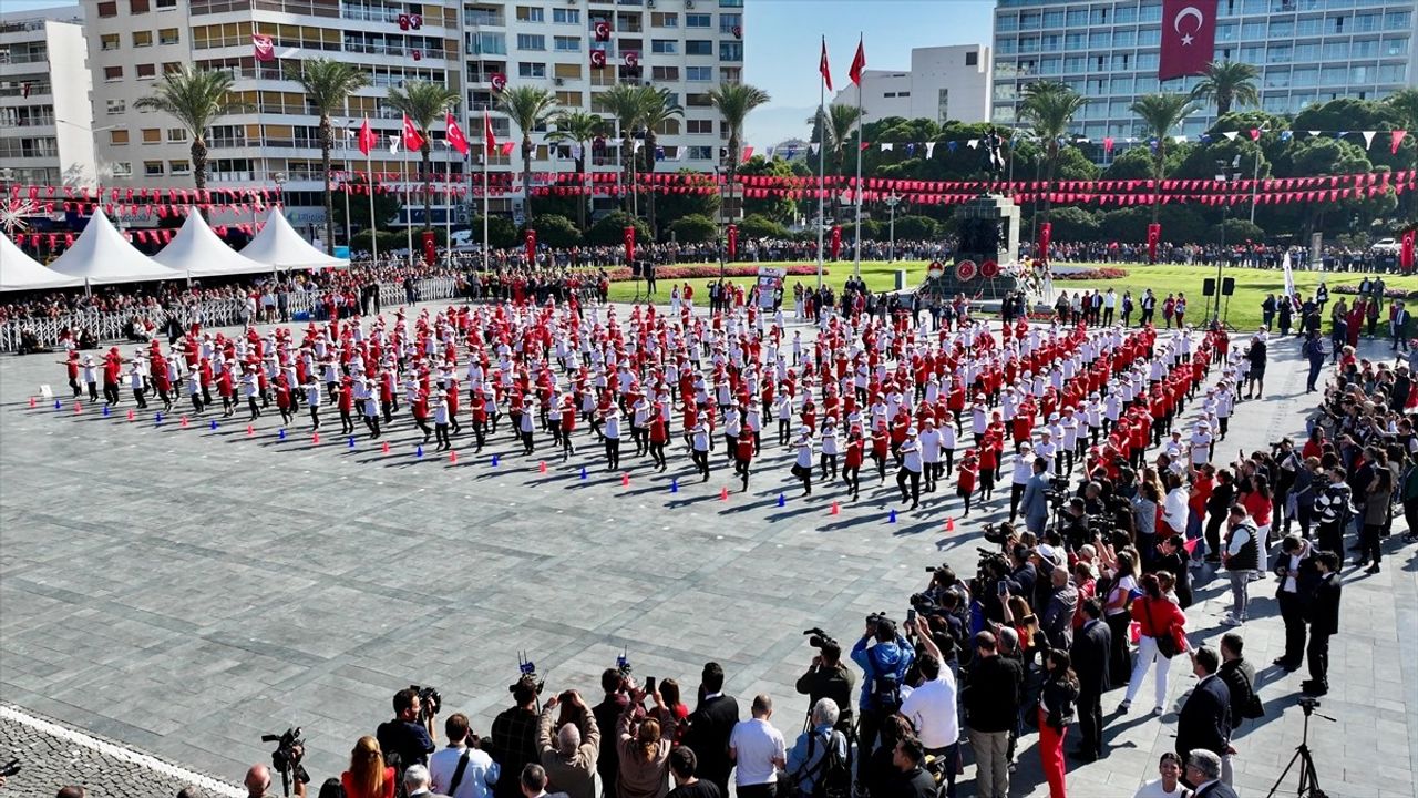 İzmir ve Etrafındaki İllerde Cumhuriyet Bayramı Coşkuyla Kutlandı