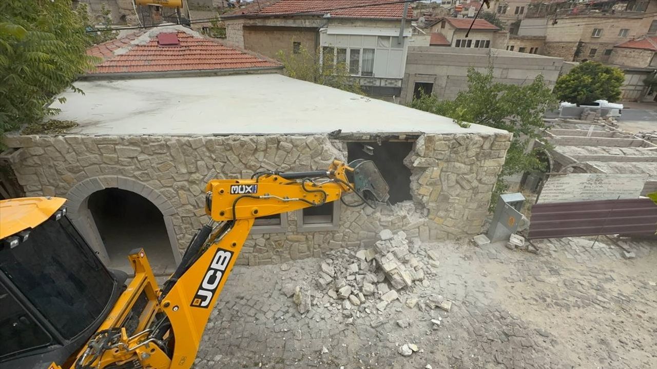 Kapadokya'da Ruhsatsız Restoran Yıkıldı