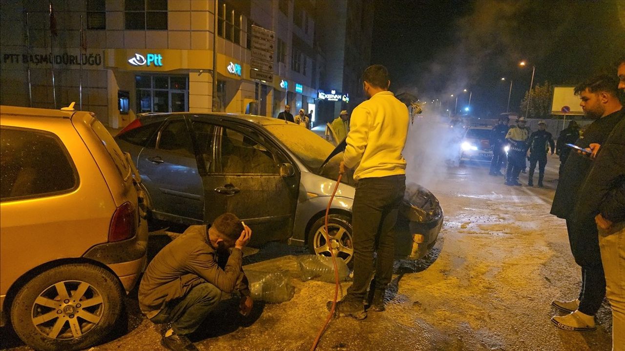 Karabük'te Seyir Halindeki Otomobil Yangını Kontrol Altına Alındı