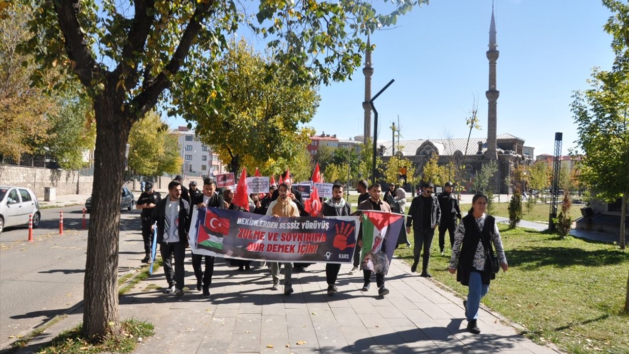 Kars Sağlık Çalışanları Gazze İçin 47. Haftada Sessiz Yürüyüş Düzenledi