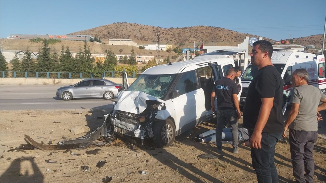 Kırıkkale'de Feci Trafik Kazası: 1 Ölü, 1 Yaralı