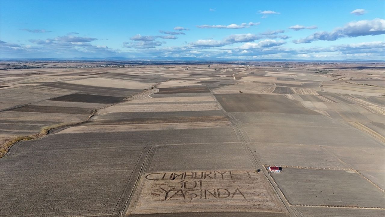 Kırklarelili Çiftçiden Anlamlı Kutlama: 'Cumhuriyet 101 Yaşında'