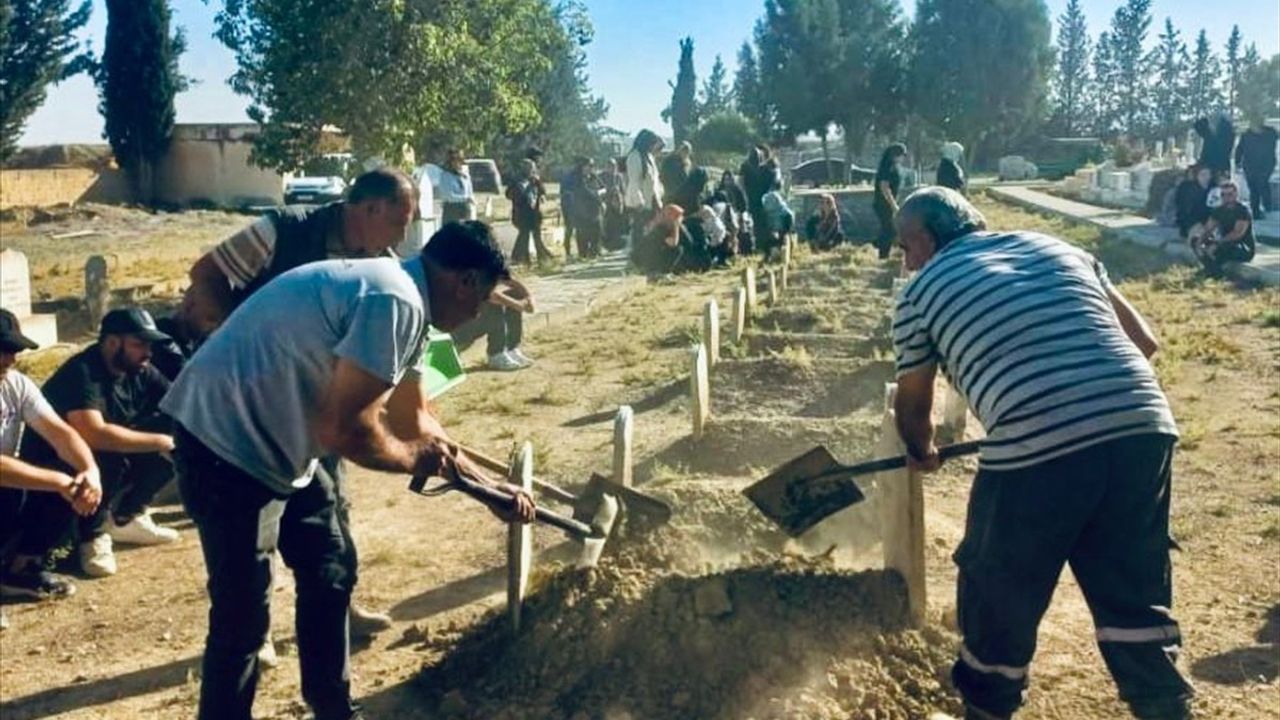 KKTC'de 20 Günlük Bebek Şüpheli Ölüm Sonrası Defnedildi