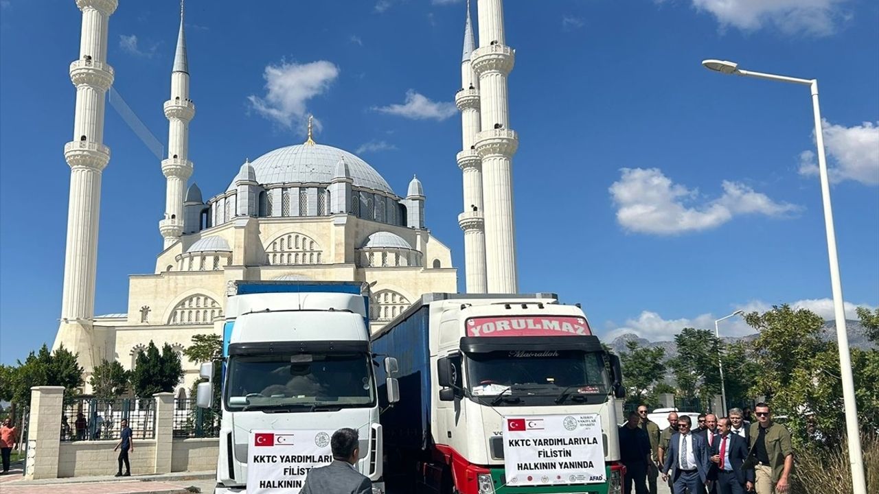 KKTC'den Gazze'ye İnsani Yardım Tırları Gönderildi