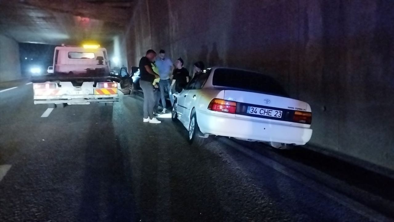 Kocaeli'deki Trafik Kazasında 4 Yaralı