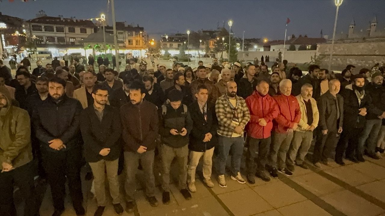 Konya'da Yahya Sinvar İçin Gıyabi Cenaze Namazı Kılındı