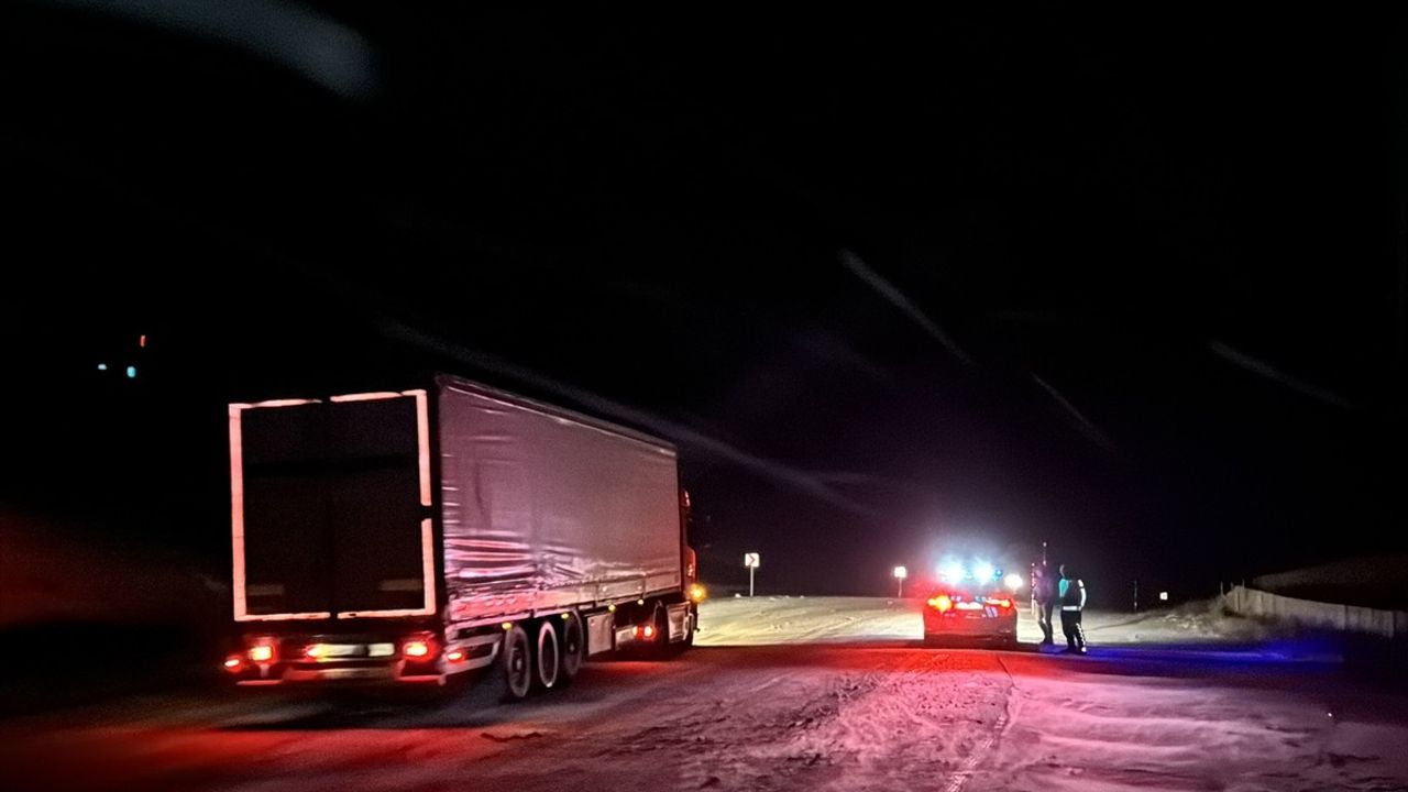 Kop Dağı Geçidi'nde Ulaşım Kontrollü Devam Ediyor