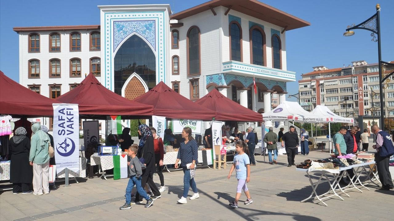 Kütahya'da Gazze İçin Hayır Çarşısı Kuruldu