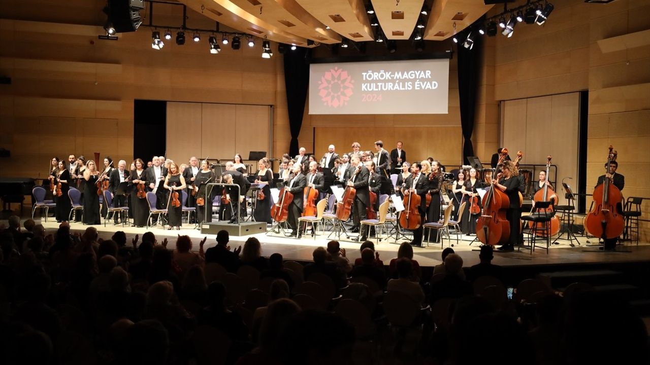 Macaristan'da Cumhurbaşkanlığı Senfoni Orkestrası Özel Konser Verdi