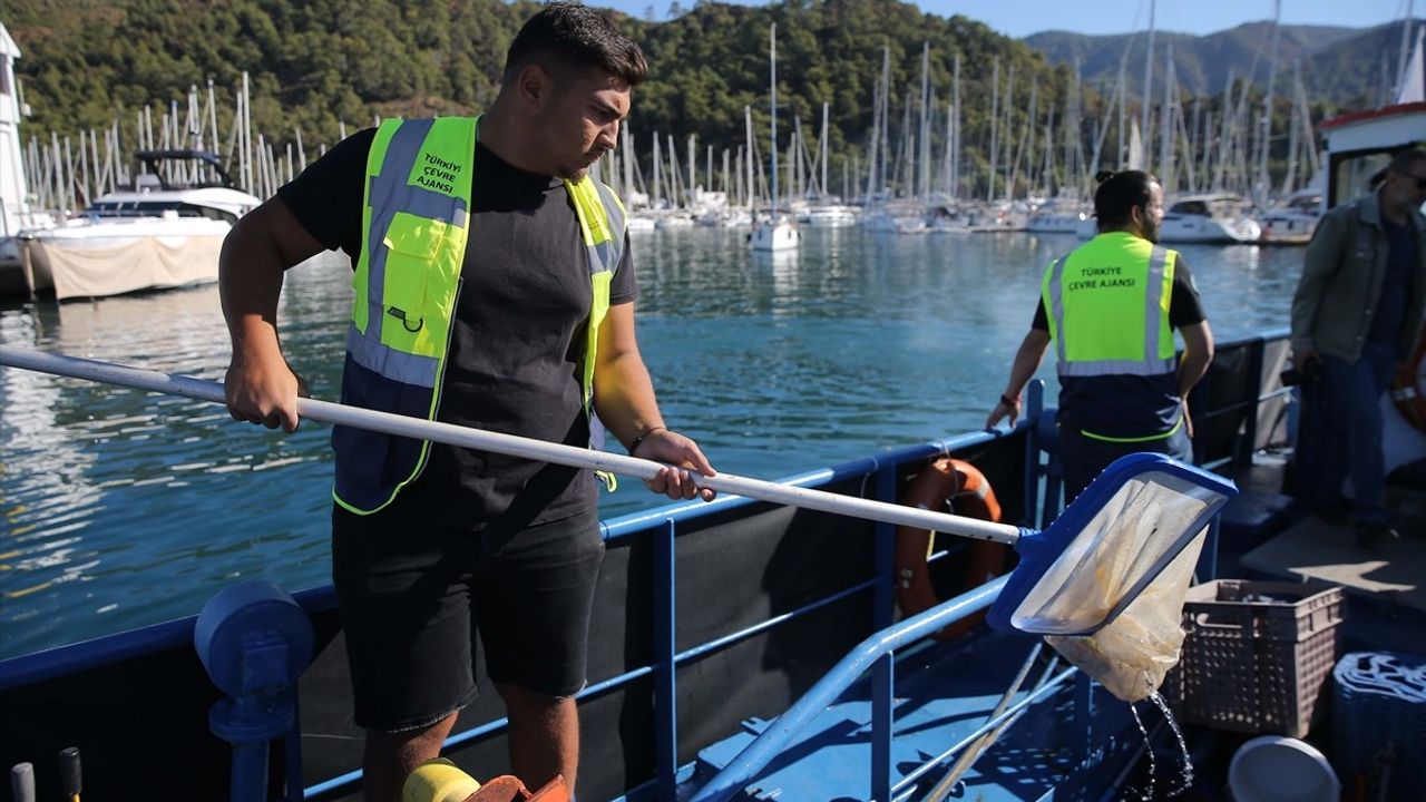 Marmaris Körfezi'nde Deniz Yüzeyi Temizleme Çalışmaları Başarıyla Tamamlandı