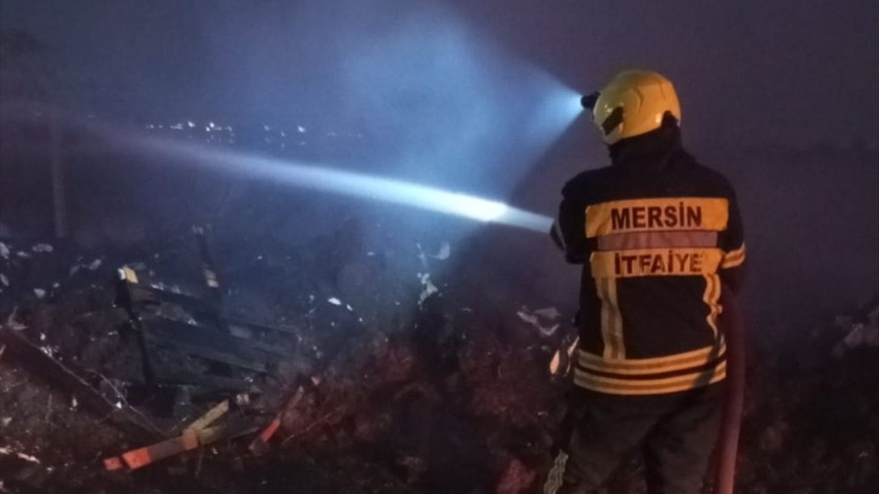 Mersin'de Gübre Deposundaki Yangın Kontrol Altına Alındı