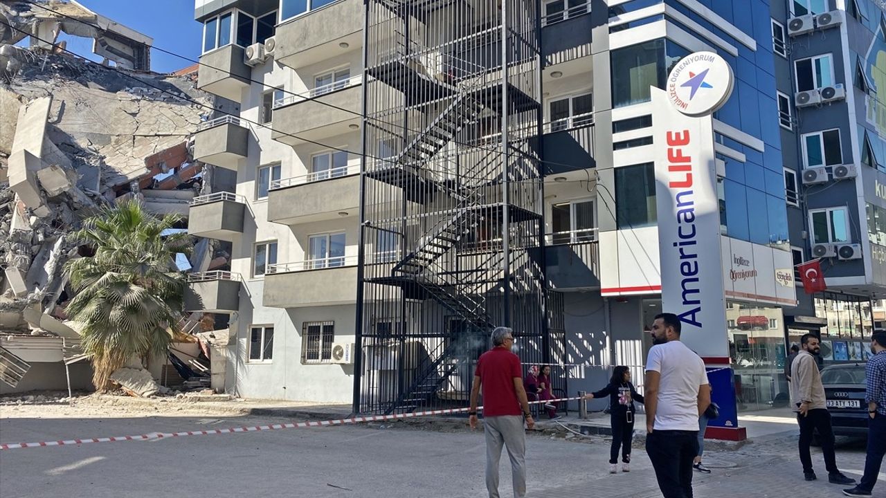 Mersin'de Yıkım Sırasında Kurs Merkezi Zarar Gördü