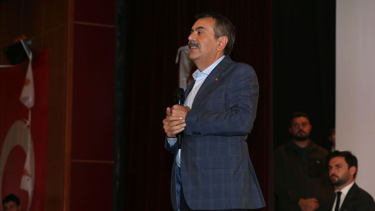 Milli Eğitim Bakanı Tekin, Ahlat'ta AK Parti Kongresi'nde Birlik Çağrısı Yaptı