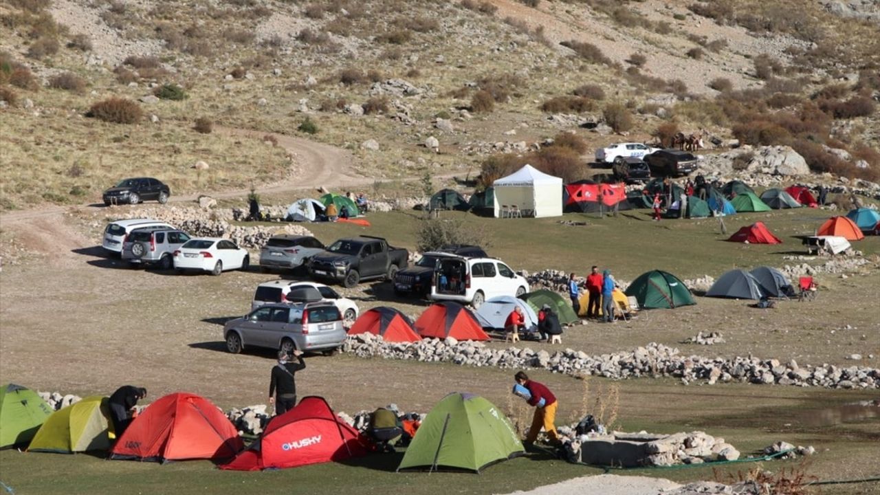 Niğde'de Cumhuriyetin 101. Yılı Kutlamaları ve Dağcıların Tırmanışı