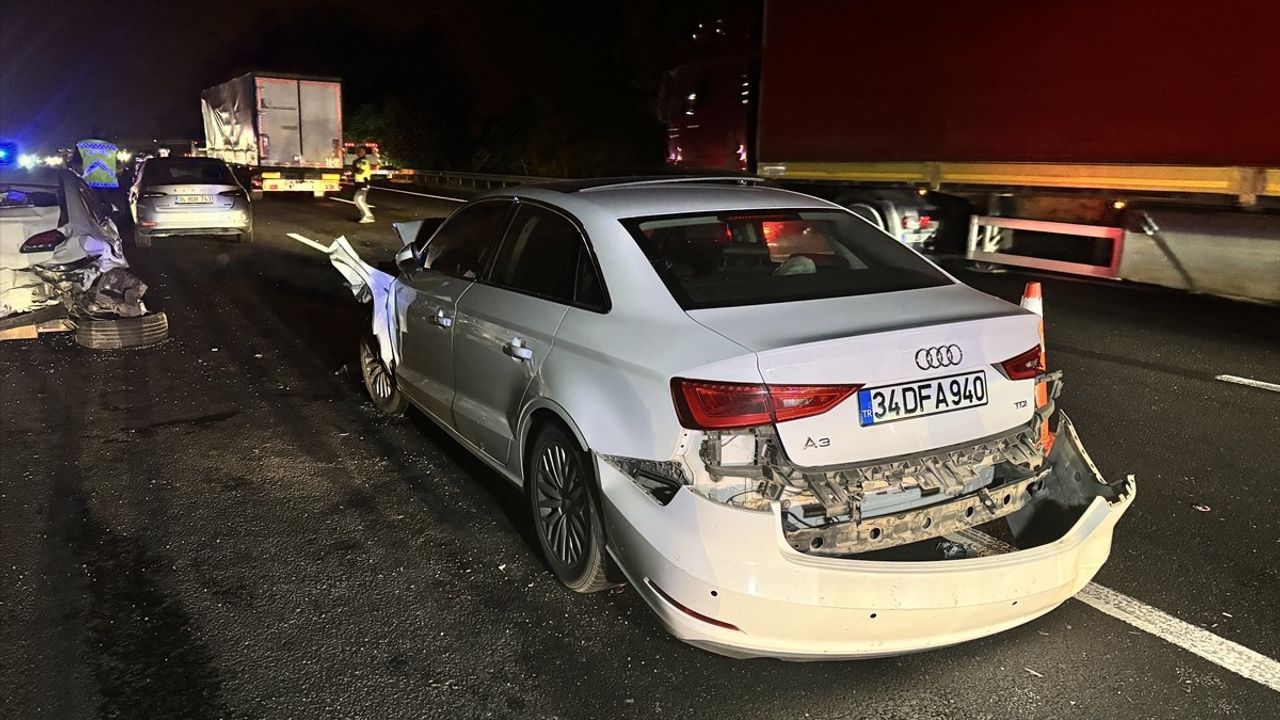 Sakarya'da Zincirleme Trafik Kazası: 5 Yaralı