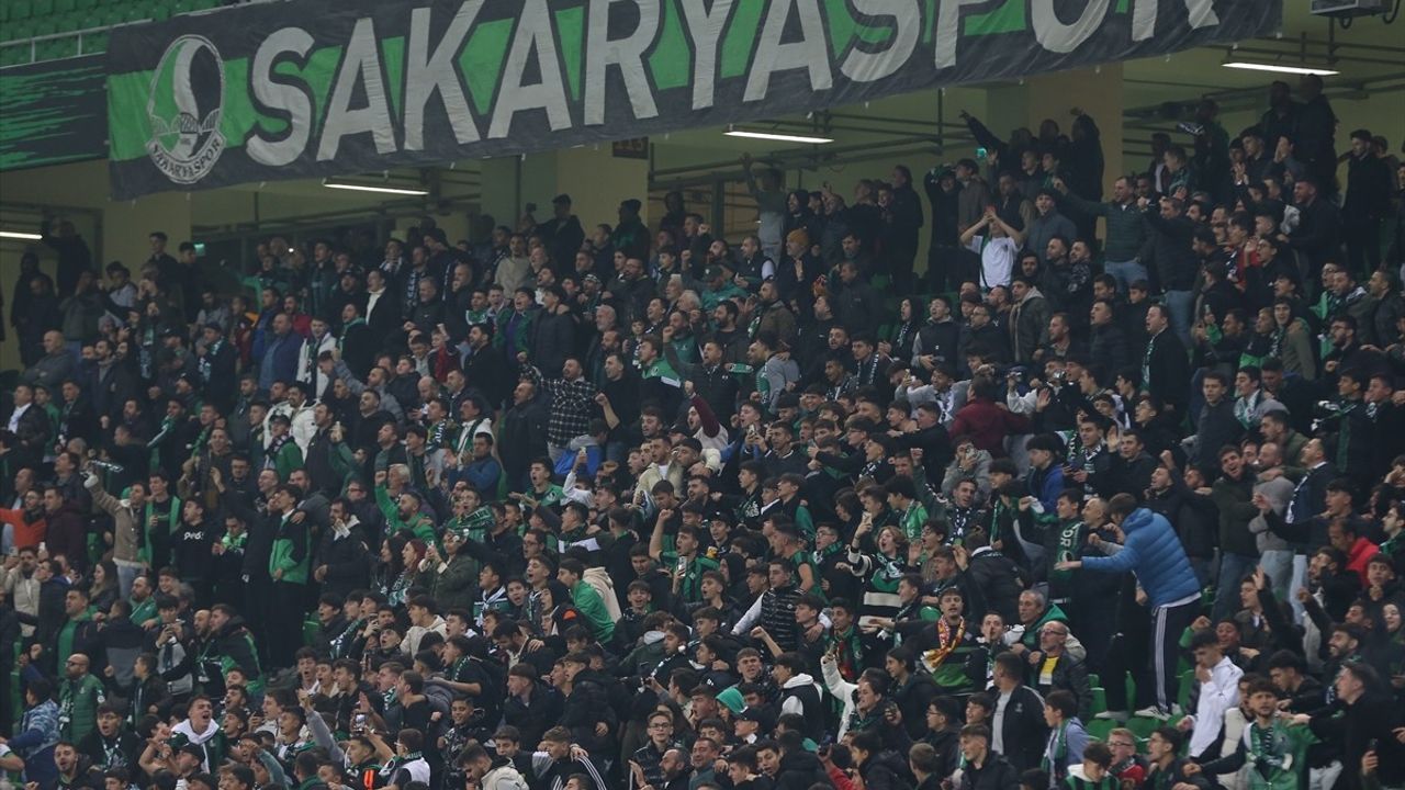 Sakaryaspor, Uğur Okulları İstanbulspor'u 3-1 Mağlup Etti