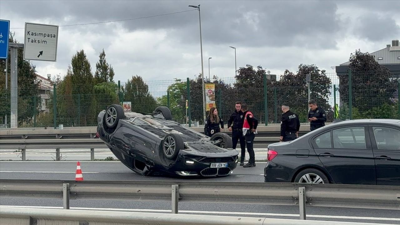 Şişli'de Bariyerlere Çarpan Araçta Yaralanma Olayı