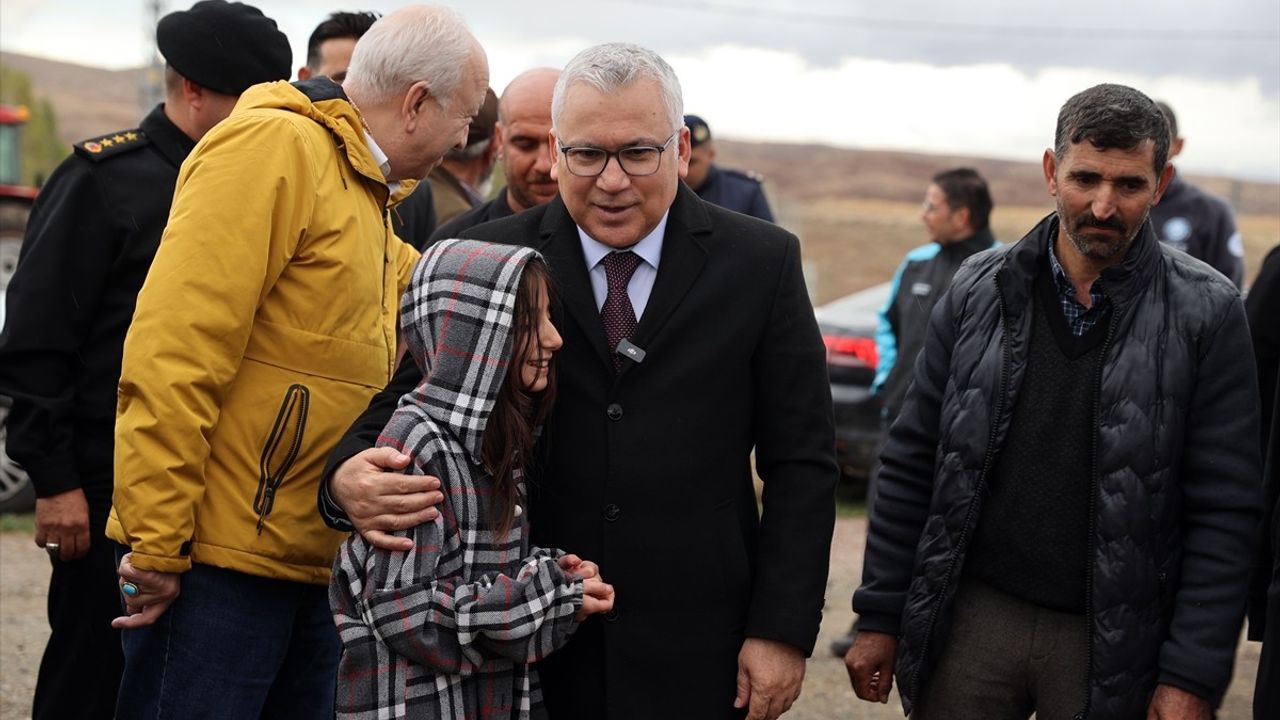 Sivas'taki Depremler: Vali Yılmaz Şimşek Açıklamalarda Bulundu