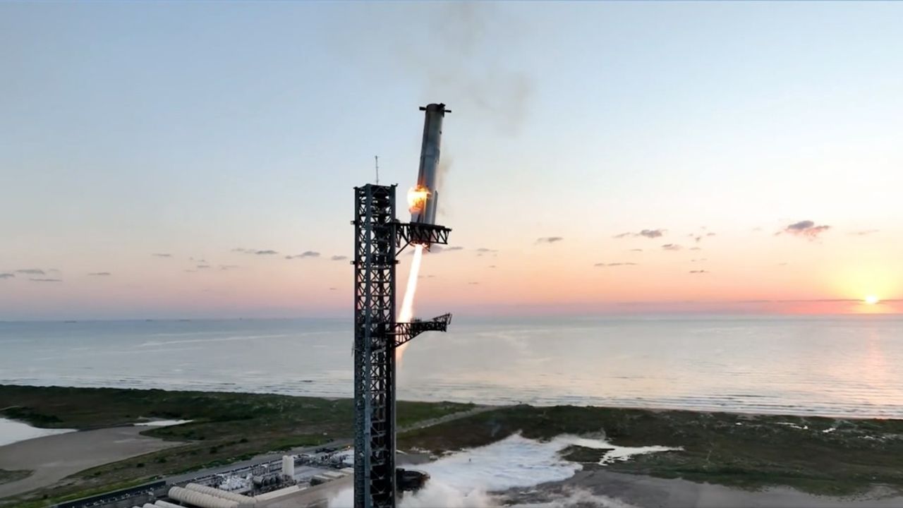 SpaceX'in Starship Roketi Beşinci Test Uçuşunda Başarıyla İndi